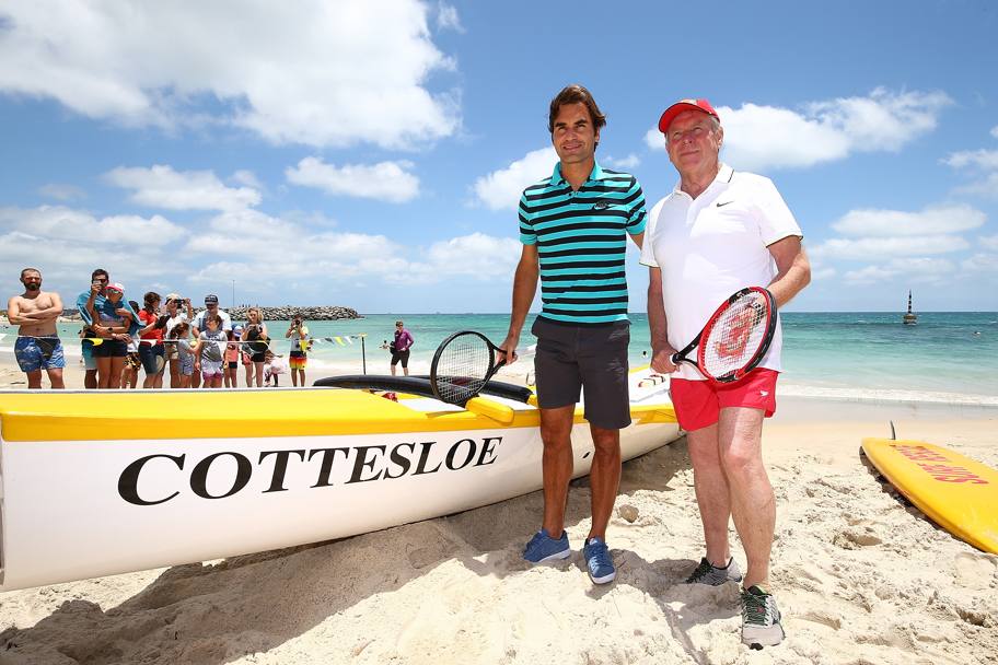 Roger Federer con il premier del Western Australia Colin Barnett alla presentazione della Hopman Cup 2017. (Getty Images)